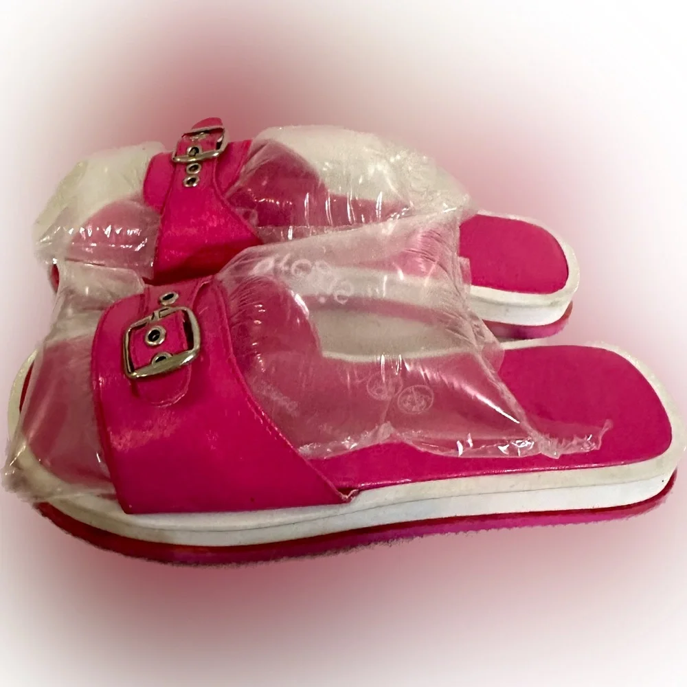 🌸Barbie Bubblegum Pink Slip-on Bickel Slides/Sandals sz:7 flip/flop Super Cute!